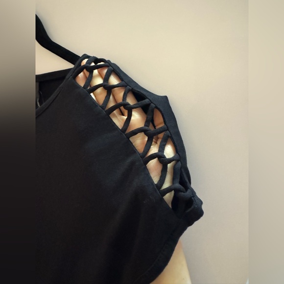 NWT Tahari Blouse with Shoulder Detail Size Medium - Picture 3 of 5